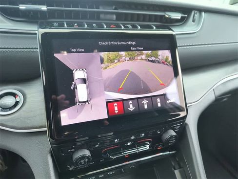 New 2025 Jeep Grand Cherokee L Limited w/ Luxury Tech Group II image 17