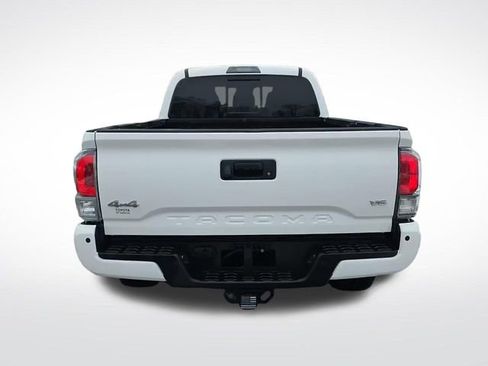 Used 2021 Toyota Tacoma Limited image 4