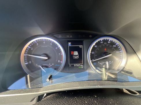 Used 2019 Toyota Highlander XLE image 12