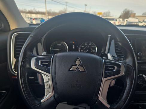 Used 2018 Mitsubishi Outlander SEL image 16