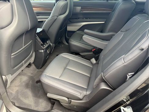 Used 2026 Cadillac Vistiq Sport w/ LPO, Floor Liner Package AWD/4WD image 24