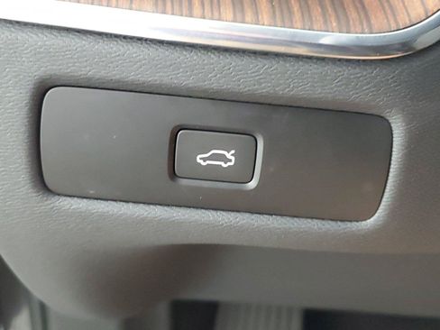 Used 2024 Volvo XC60 B5 Plus w/ Protection Package Premier AWD/4WD image 34