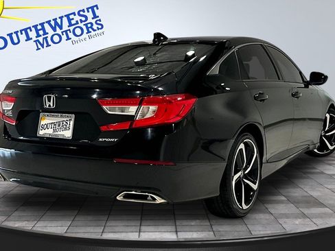 Used 2018 Honda Accord Sport image 7