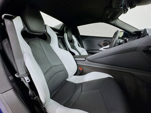Used 2025 Chevrolet Corvette Stingray Preferred Conv w/ Z51 Performance Package RWD image 28