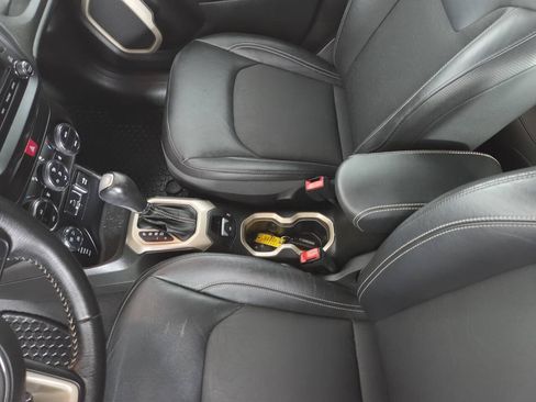 Used 2017 Jeep Renegade Trailhawk AWD/4WD image 17