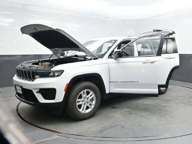 Used 2022 Jeep Grand Cherokee Laredo w/ Luxury Tech Group I AWD/4WD image 52