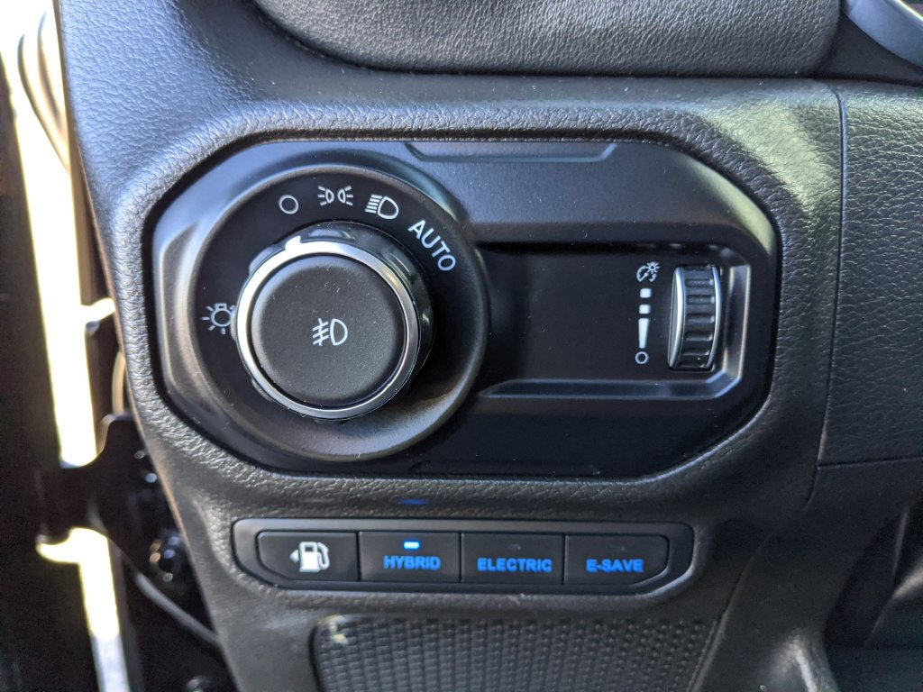 Used 2023 Jeep Wrangler Unlimited Sahara AWD/4WD image 12