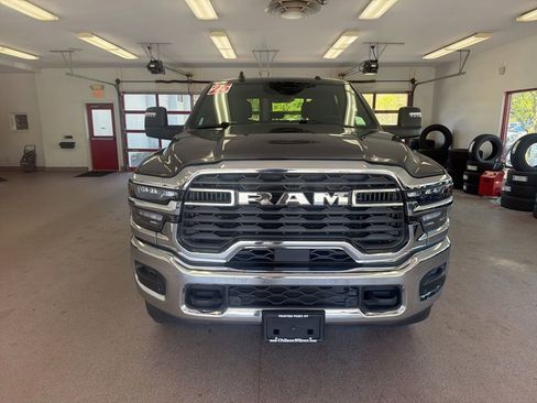 Used 2025 RAM 2500 Big Horn AWD/4WD image 2