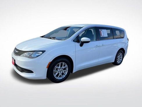 Used 2023 Chrysler Voyager LX FWD image 1