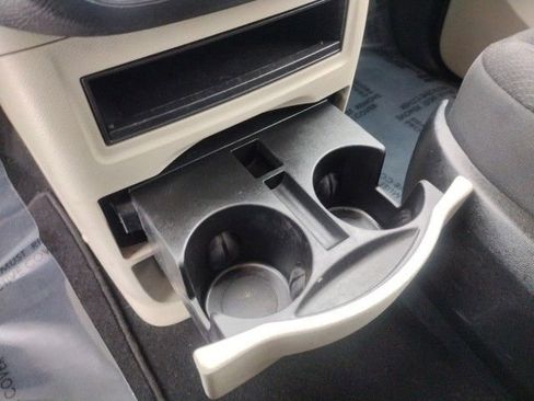 Used 2019 Dodge Grand Caravan SE w/ UConnect Hands-Free Group image 27