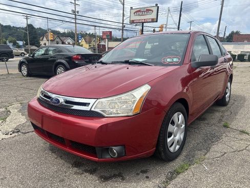 Used 2010 Ford Focus SE FWD image 1