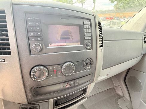 Used 2015 Mercedes-Benz Sprinter 2500 image 39