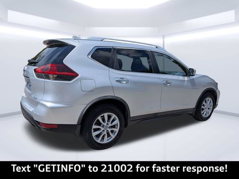 Used 2018 Nissan Rogue SV FWD image 3