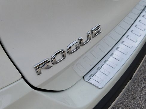 Used 2020 Nissan Rogue SL w/ Premium Package image 6