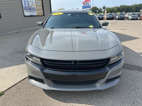 Used 2017 Dodge Charger SXT w/ Rallye Group RWD image 2