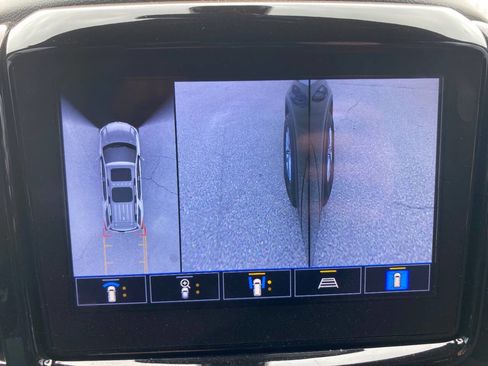 Used 2023 Chevrolet Traverse LT image 36