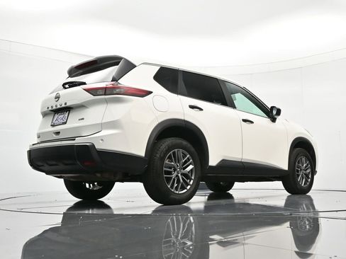 Used 2024 Nissan Rogue S image 39