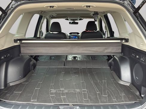 Used 2022 Subaru Forester Limited w/ Popular Package #3 image 9