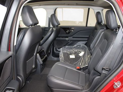 New 2026 Lincoln Aviator 2WD image 25