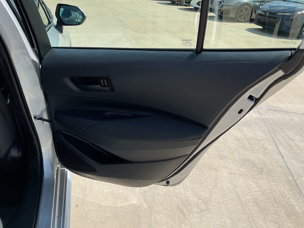Used 2025 Toyota Corolla LE FWD image 14