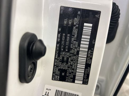 Used 2021 Toyota Highlander XLE image 30