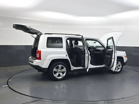 Used 2015 Jeep Patriot Latitude FWD image 38