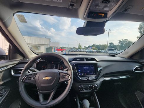 Used 2023 Chevrolet TrailBlazer LT w/ Convenience Package AWD/4WD image 17