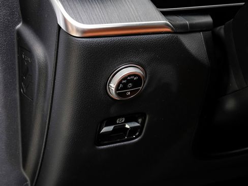 Used 2024 Mercedes-Benz GLC 300 4MATIC image 31