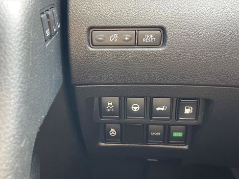 Used 2020 Nissan Rogue SV w/ Premium Package FWD image 18