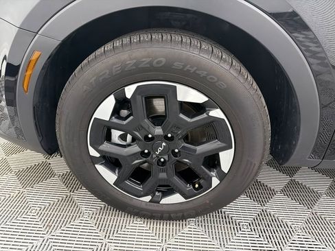 Used 2024 Kia Sorento S image 12