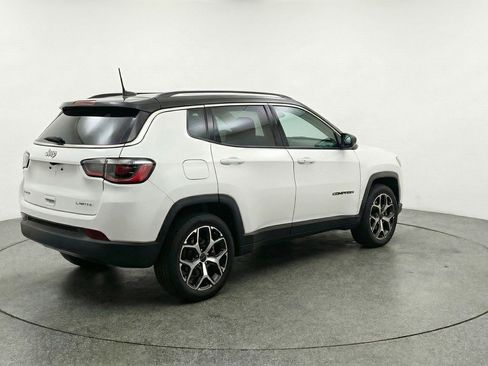 Used 2025 Jeep Compass Limited image 9