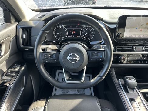 Used 2024 Nissan Pathfinder SL image 14