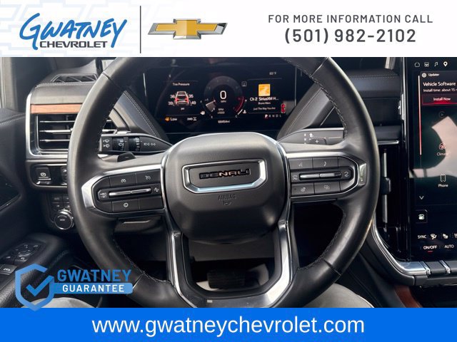 Used 2025 GMC Yukon Denali AWD/4WD image 16