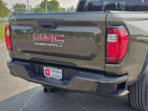 Used 2023 GMC Canyon Denali AWD/4WD image 13