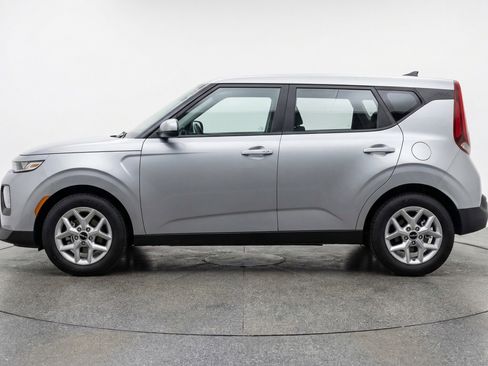 Used 2025 Kia Soul LX w/ LX Technology Package image 5