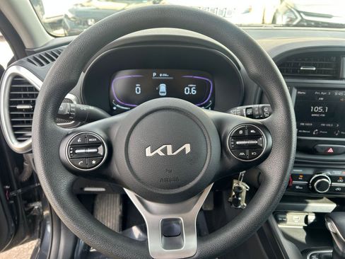 Used 2025 Kia Soul LX w/ LX Technology Package FWD image 27