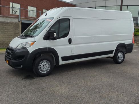 Used 2025 RAM ProMaster 2500 w/ Convenience Group FWD image 3