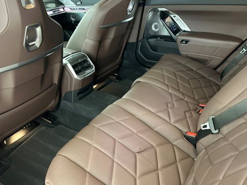 Certified 2025 BMW 760i xDrive AWD/4WD image 30