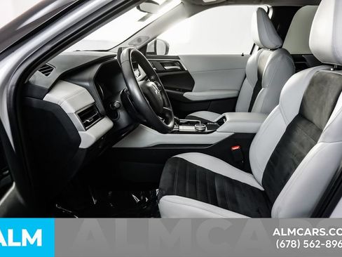 Used 2025 Mitsubishi Outlander SE FWD image 16