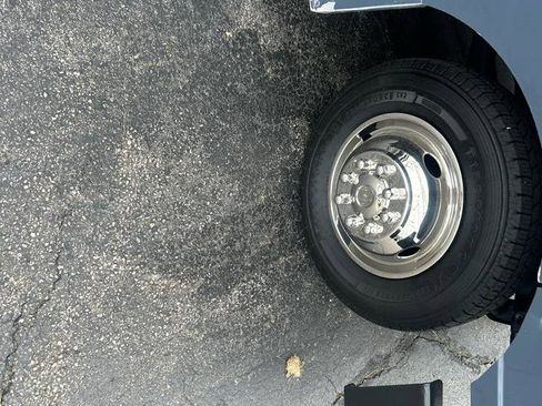 Used 2019 Ford E-450 and Econoline 450 Super Duty RWD image 5