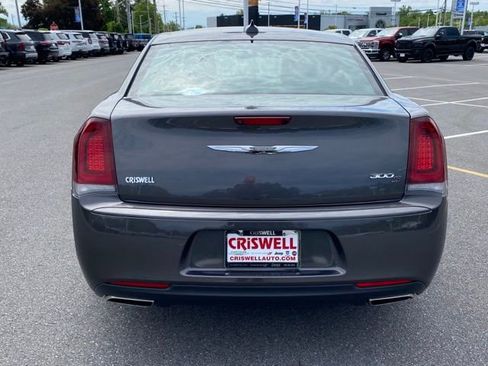 Used 2019 Chrysler 300 S RWD image 4