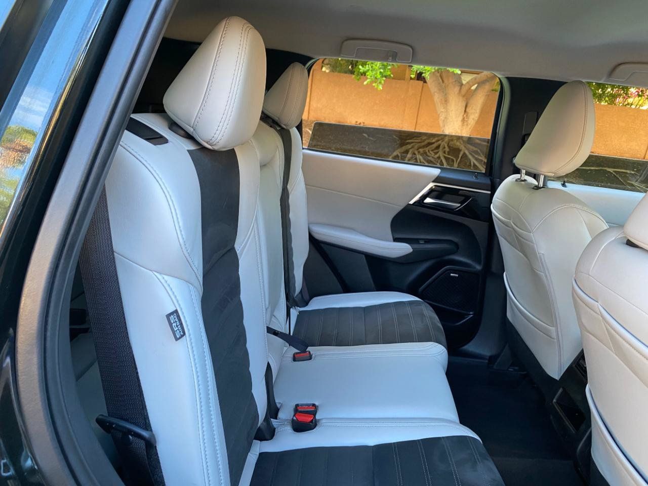 Used 2025 Mitsubishi Outlander SE FWD image 52
