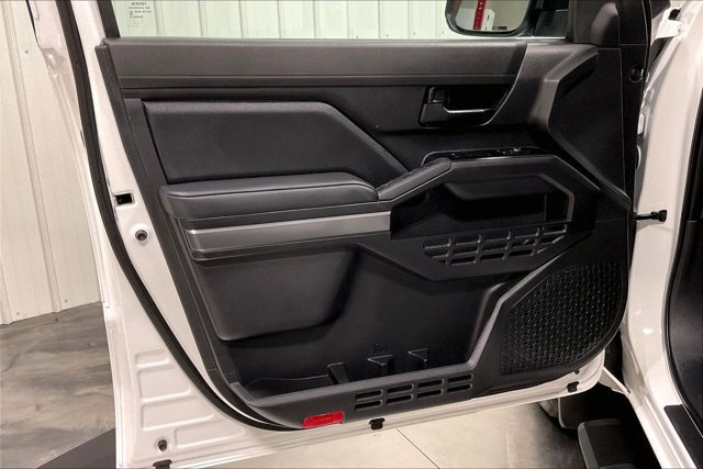 Certified 2025 Toyota Tacoma SR5 AWD/4WD image 24