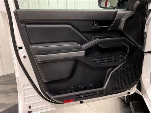 Certified 2025 Toyota Tacoma SR5 AWD/4WD image 24