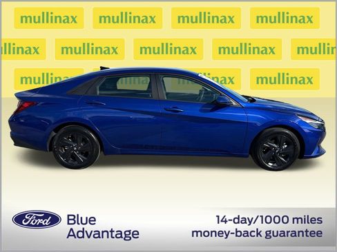 Used 2022 Hyundai Elantra SEL image 2