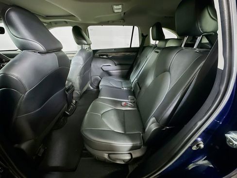 Used 2023 Toyota Highlander Limited FWD image 15