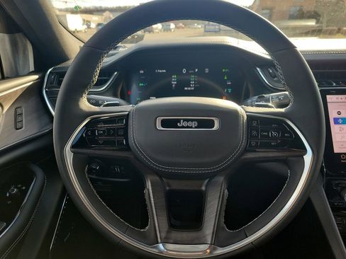 New 2024 Jeep Grand Cherokee Overland AWD/4WD image 8