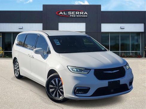 Used 2022 Chrysler Pacifica Touring-L image 1