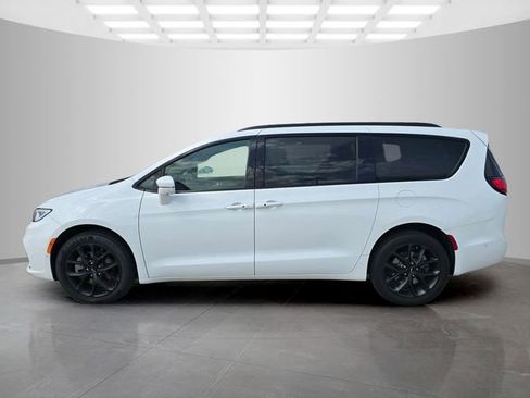 Used 2022 Chrysler Pacifica Limited w/ S Appearance Package AWD/4WD image 7