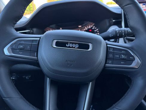 Used 2025 Jeep Compass Limited AWD/4WD image 29